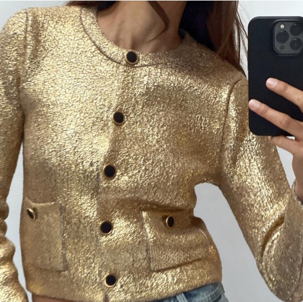 New Zara Gold Button-Up Cardigan

New with tags

Smoke free pet free home